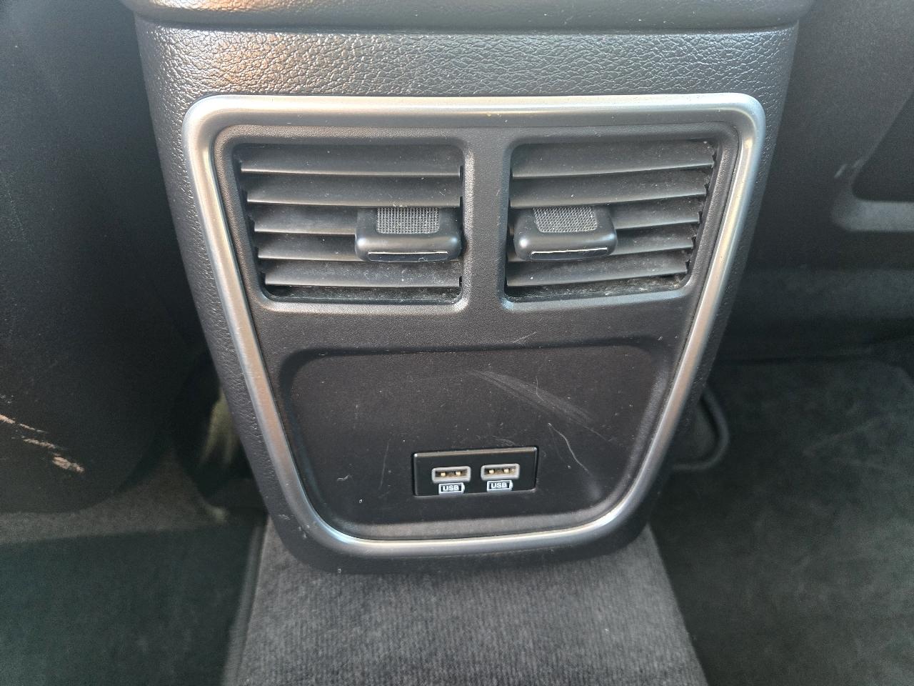 Chrysler 300 4dr Sdn Limited RWD 2016