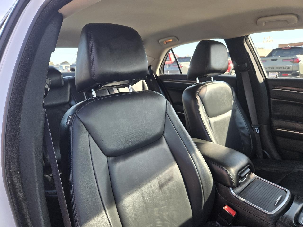 Chrysler 300 4dr Sdn Limited RWD 2016