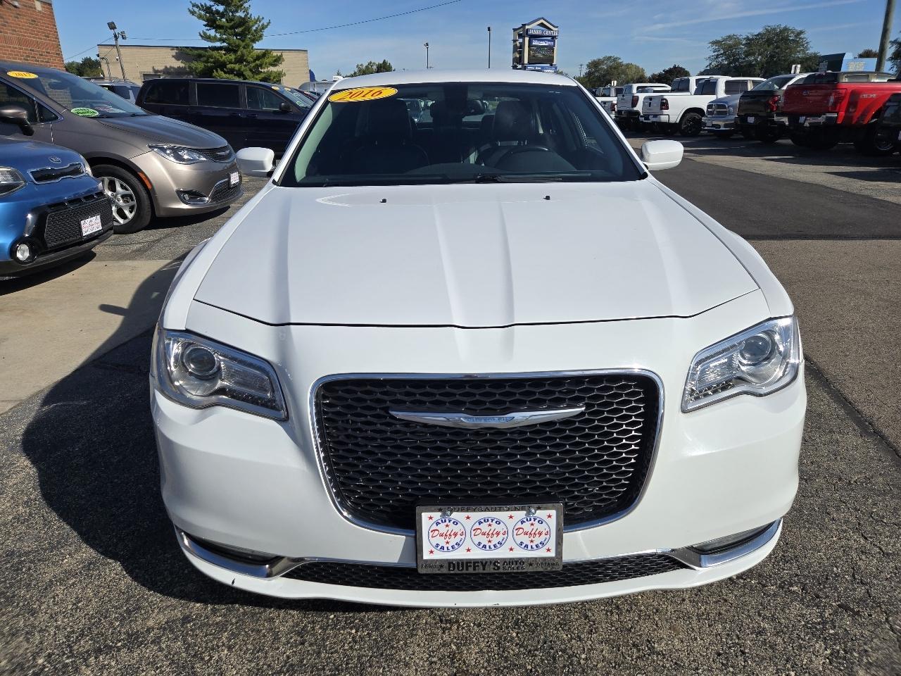 Chrysler 300 4dr Sdn Limited RWD 2016