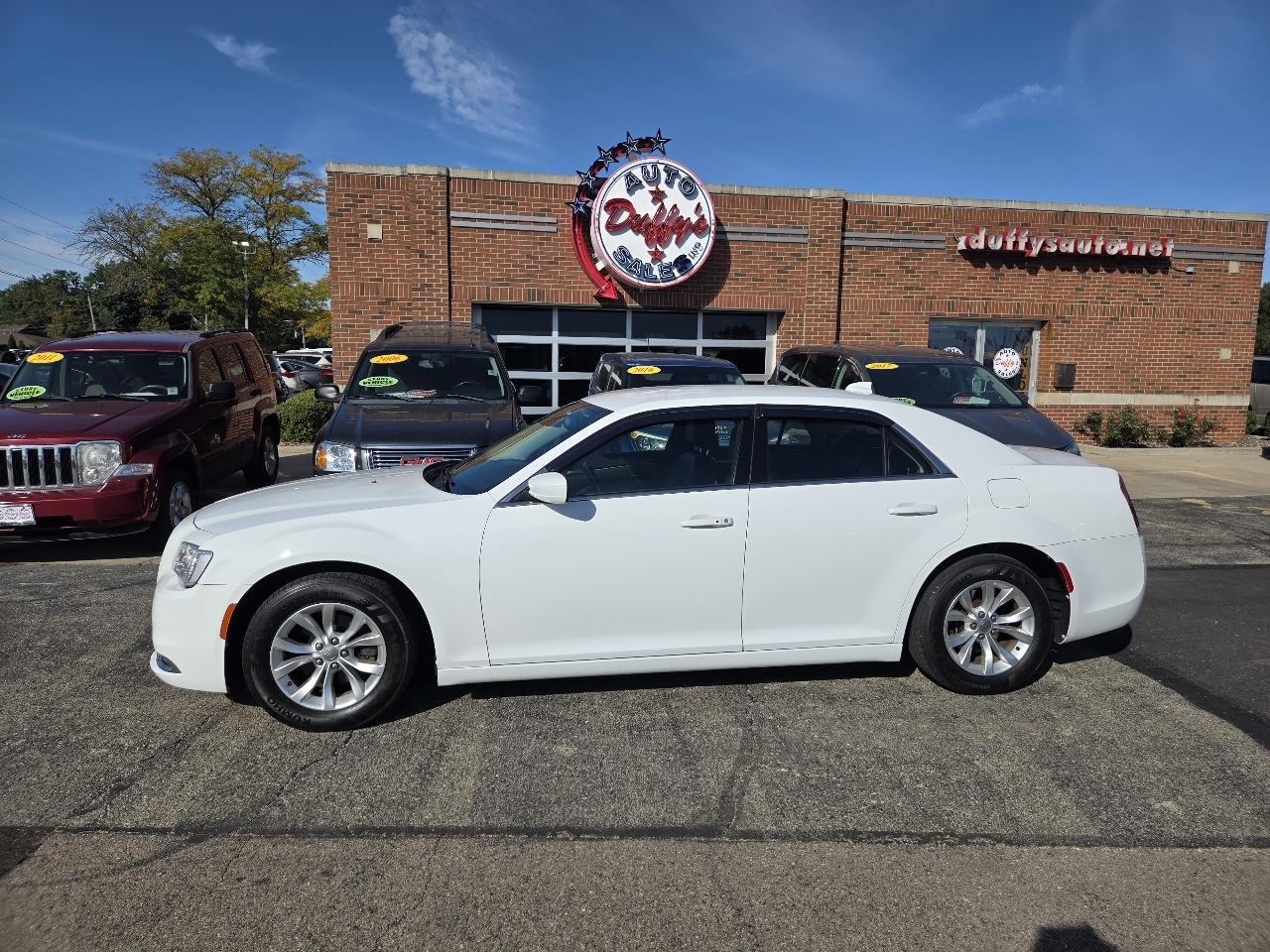 Chrysler 300 4dr Sdn Limited RWD 2016