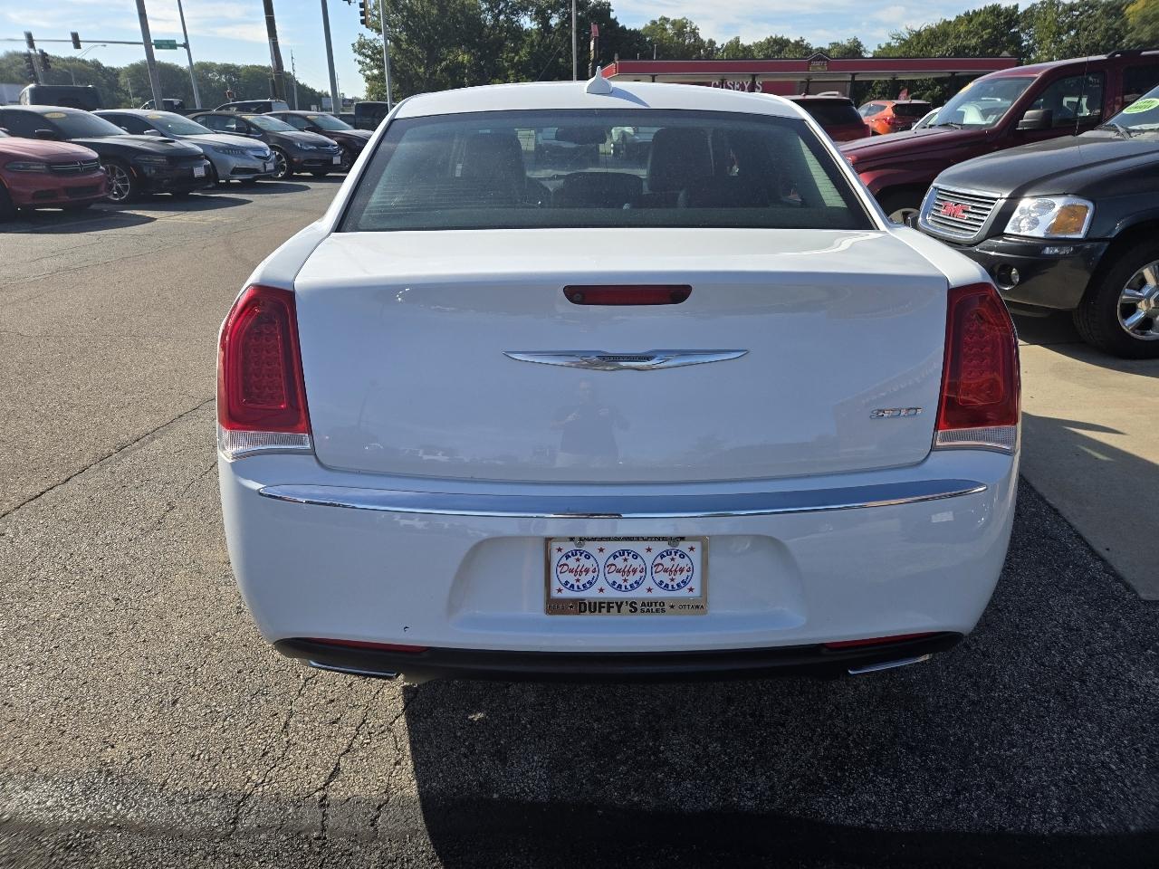 Chrysler 300 4dr Sdn Limited RWD 2016