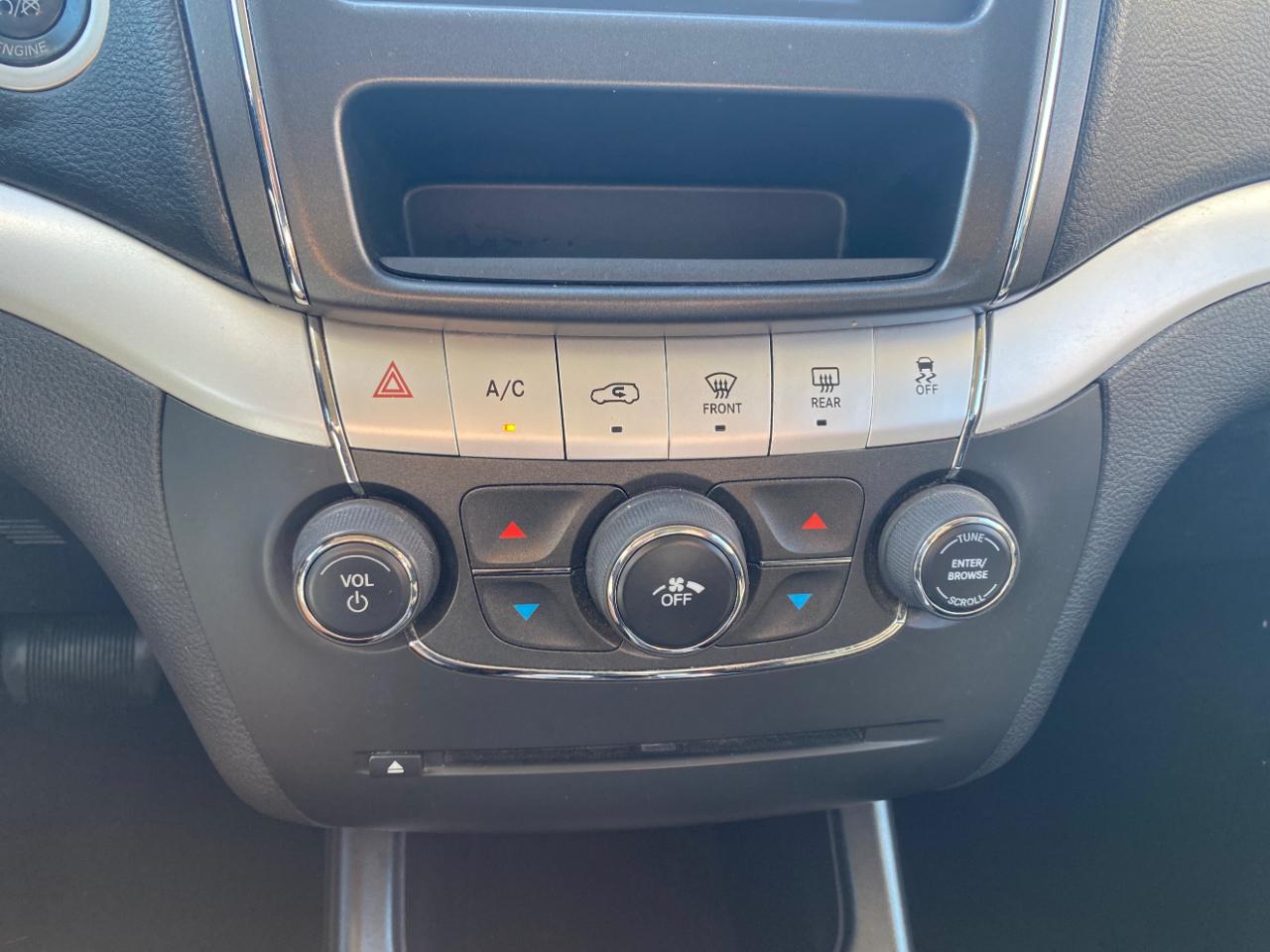 Dodge Journey FWD 4dr SXT 2012