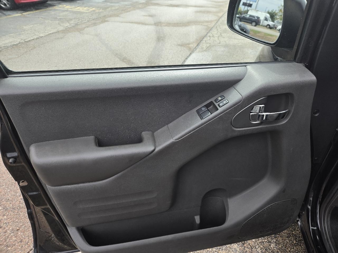Nissan Frontier 4WD King Cab Auto SV 2016