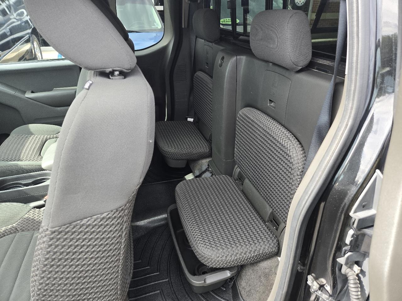 Nissan Frontier 4WD King Cab Auto SV 2016