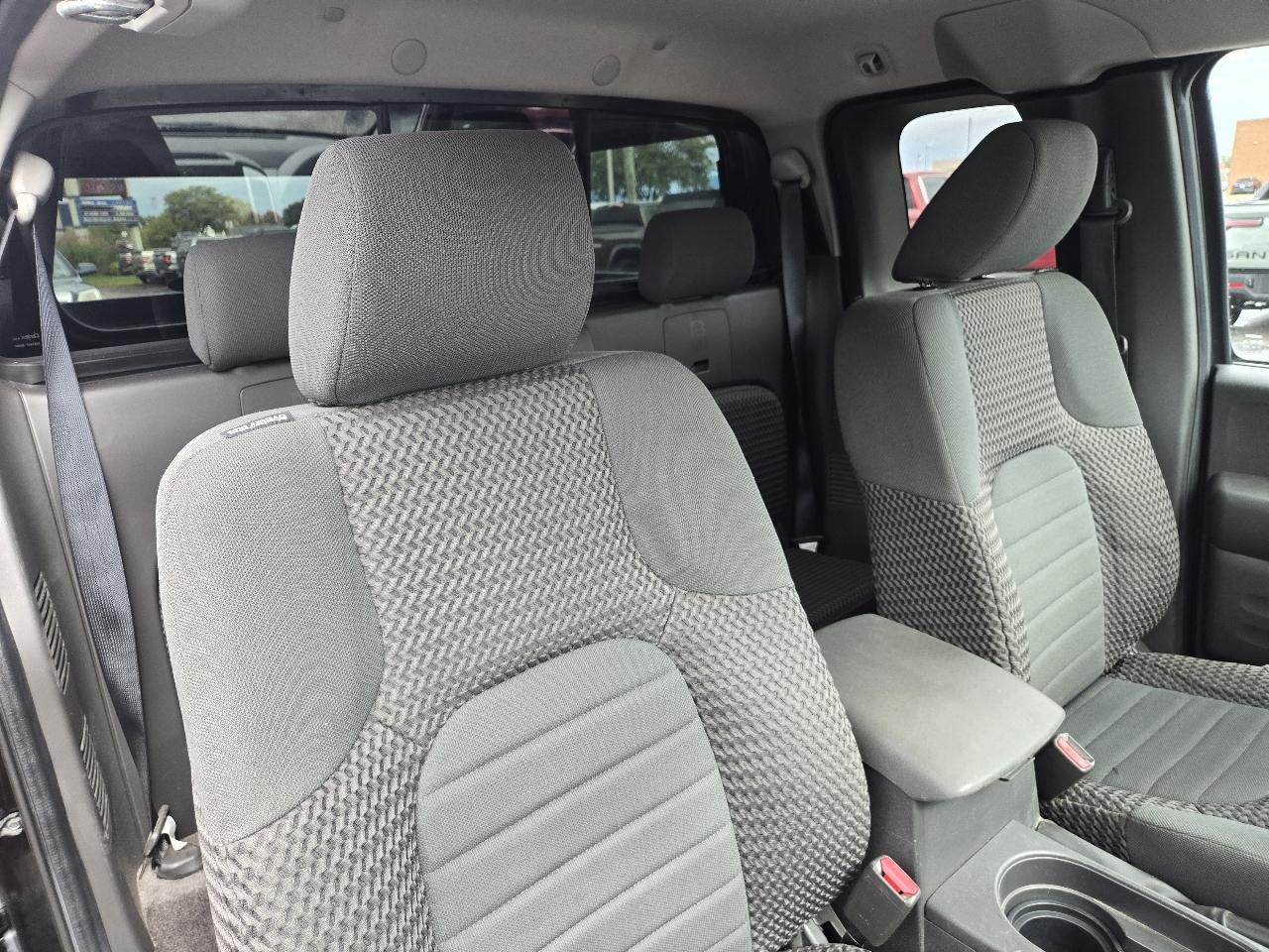 Nissan Frontier 4WD King Cab Auto SV 2016