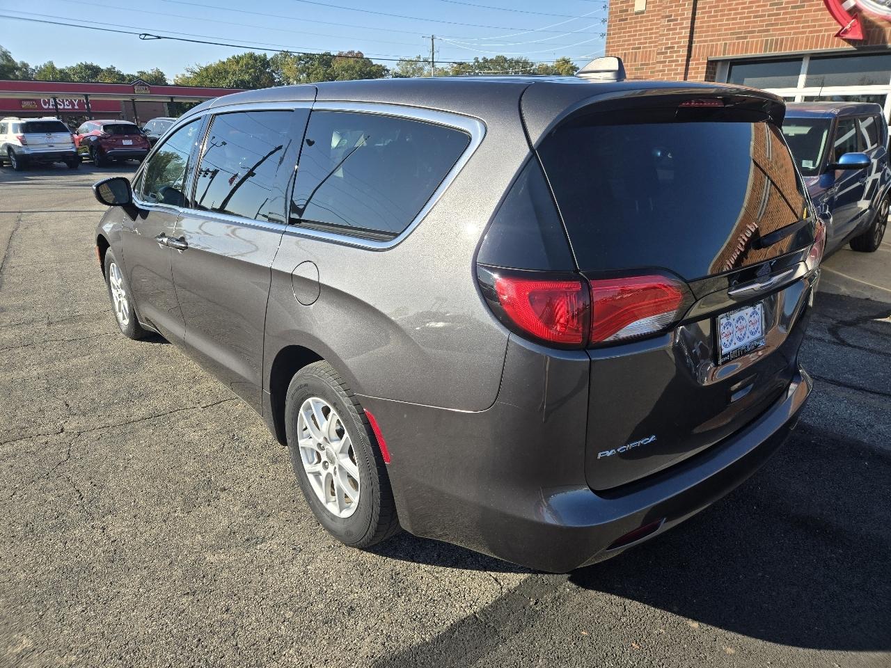 Chrysler Pacifica Touring FWD 2017