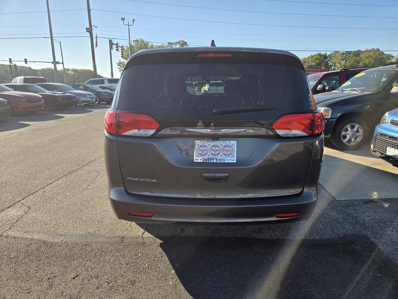 Chrysler Pacifica Touring FWD 2017
