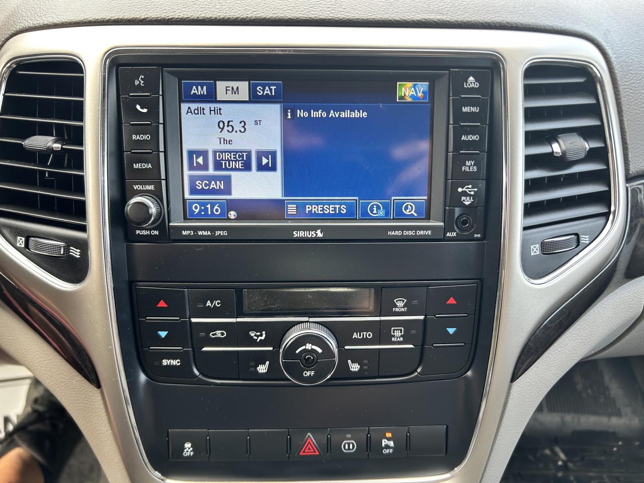 Jeep Grand Cherokee Laredo 4WD 2011