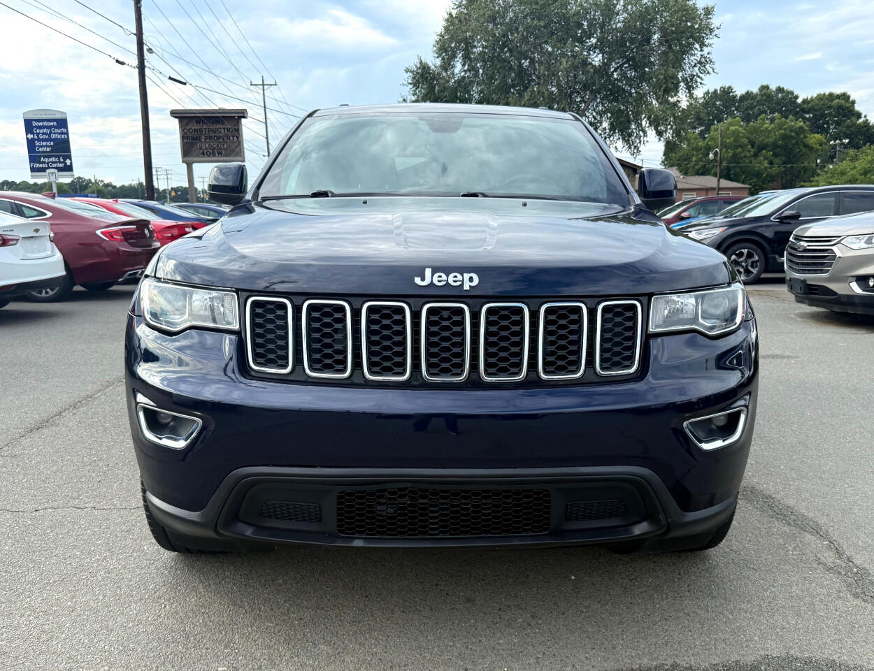 2017 Jeep Grand Cherokee Laredo photo 2