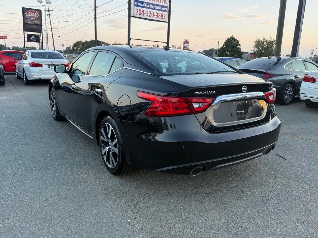 2017 Nissan Maxima SV photo 3