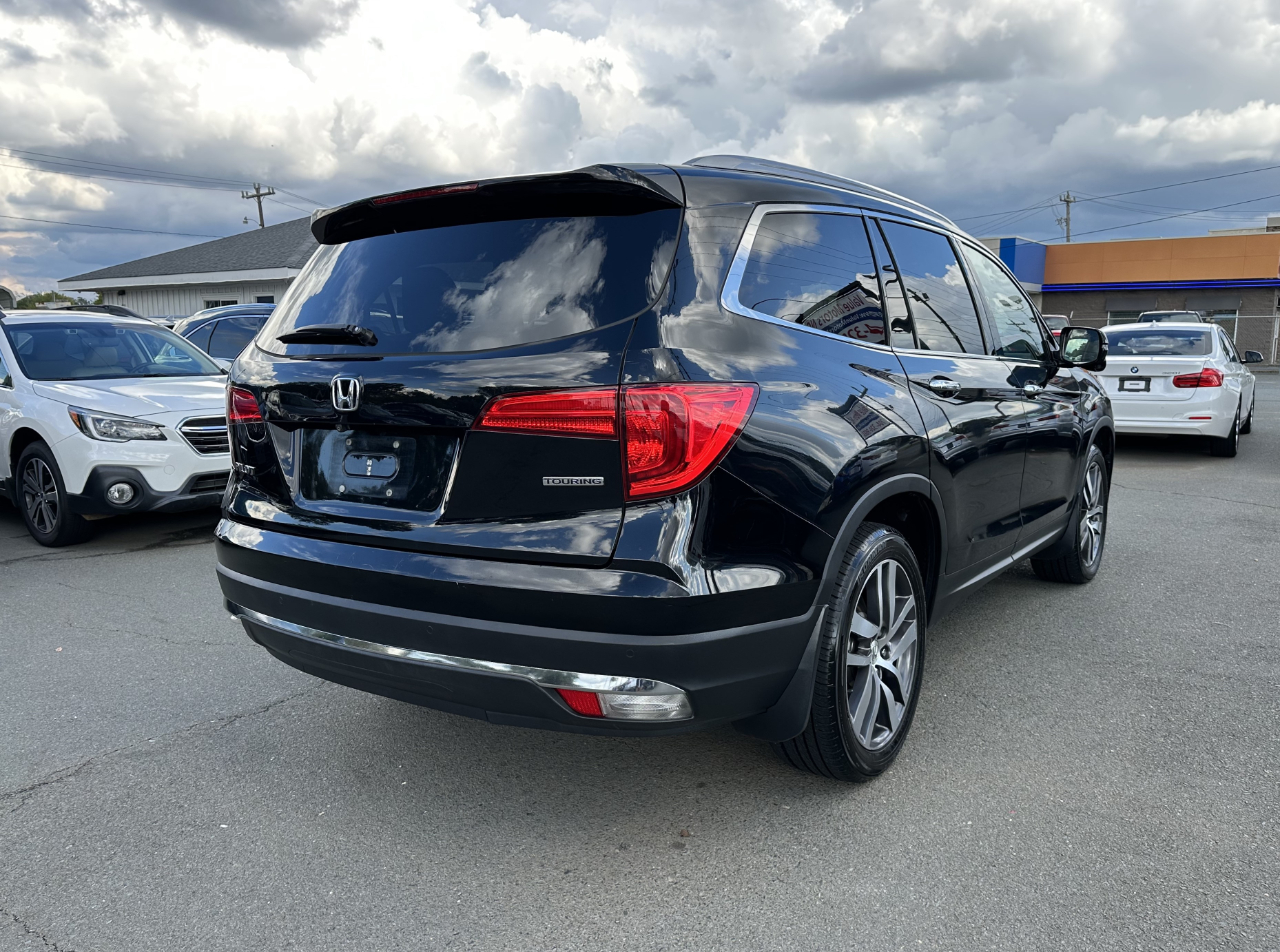 2017 Honda Pilot Touring photo 2