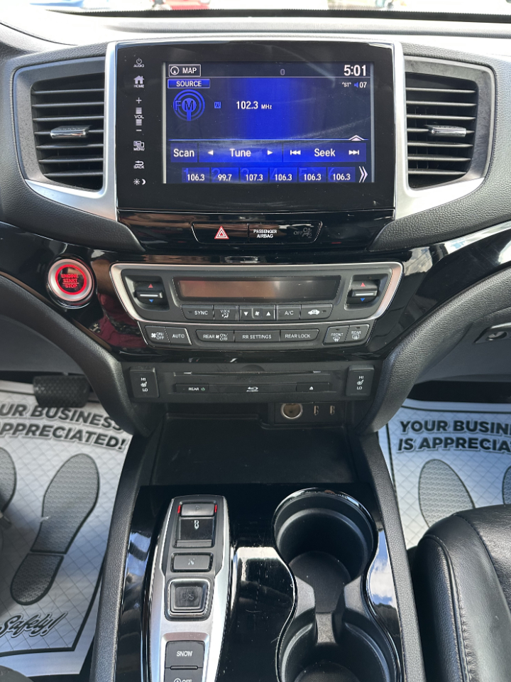 2017 Honda Pilot Touring photo 16