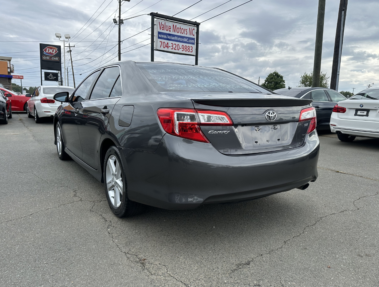 2014 Toyota Camry SE photo 3