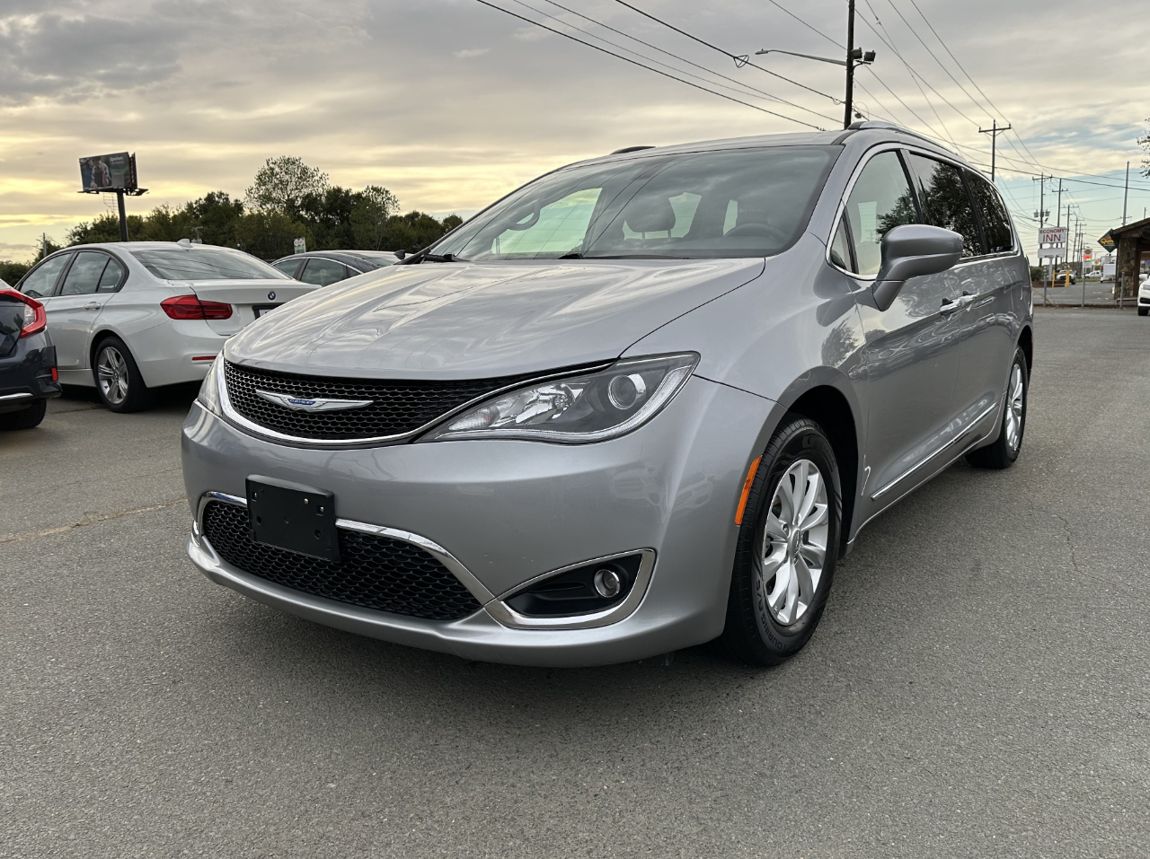 2018 Chrysler Pacifica Touring L photo 2