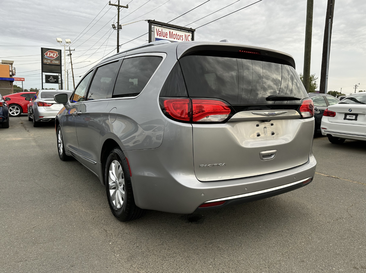 2018 Chrysler Pacifica Touring L photo 3