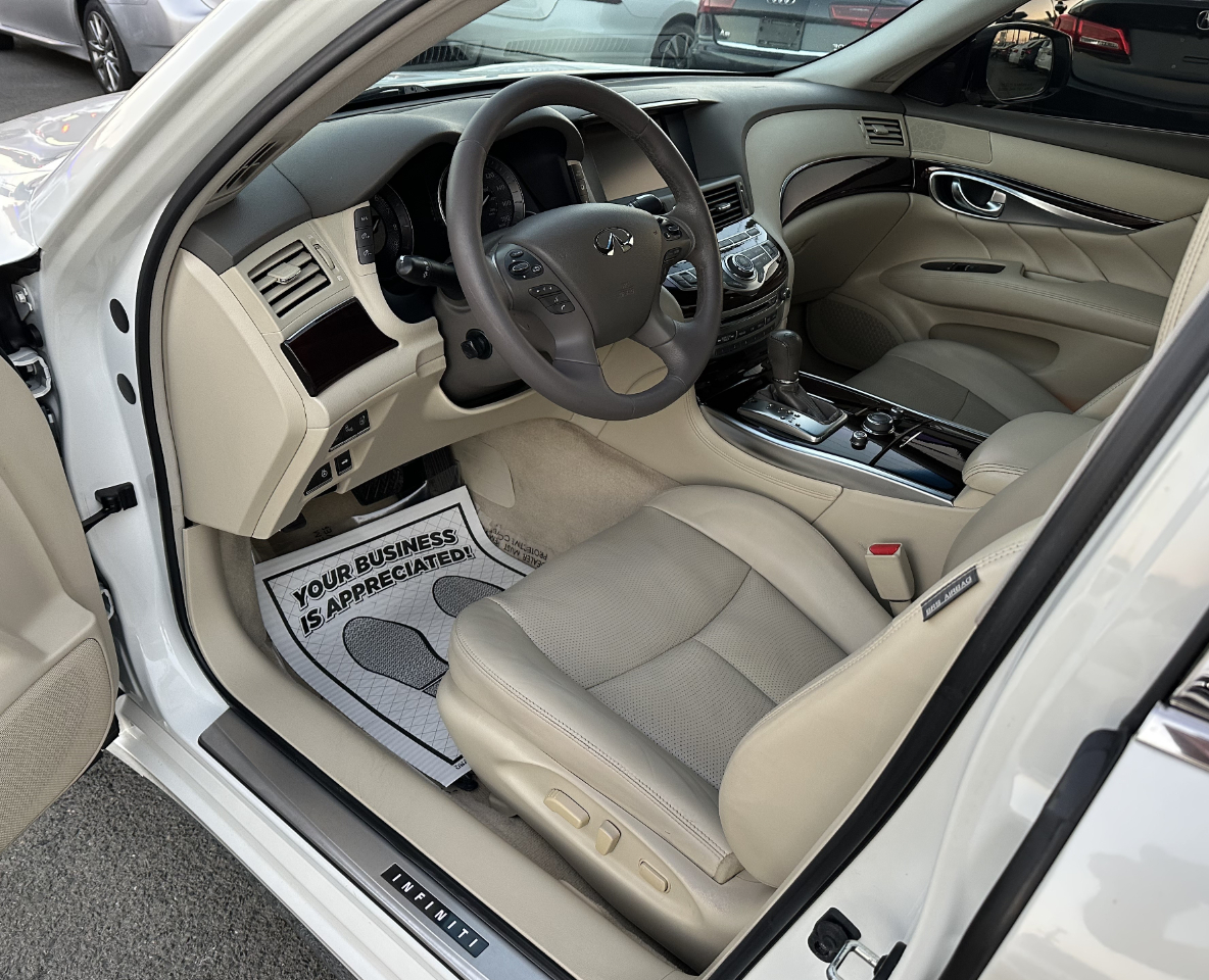 Infiniti Q70 L 3.7 2016