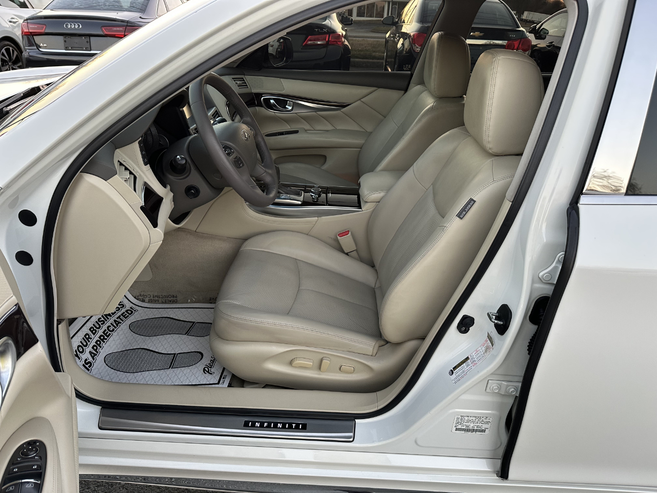 Infiniti Q70 L 3.7 2016