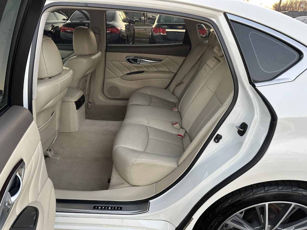 Infiniti Q70 L 3.7 2016