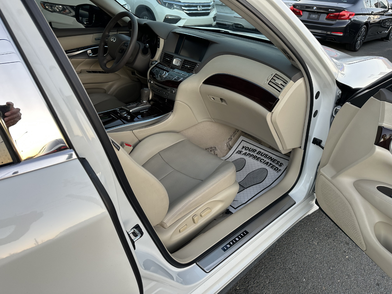 Infiniti Q70 L 3.7 2016