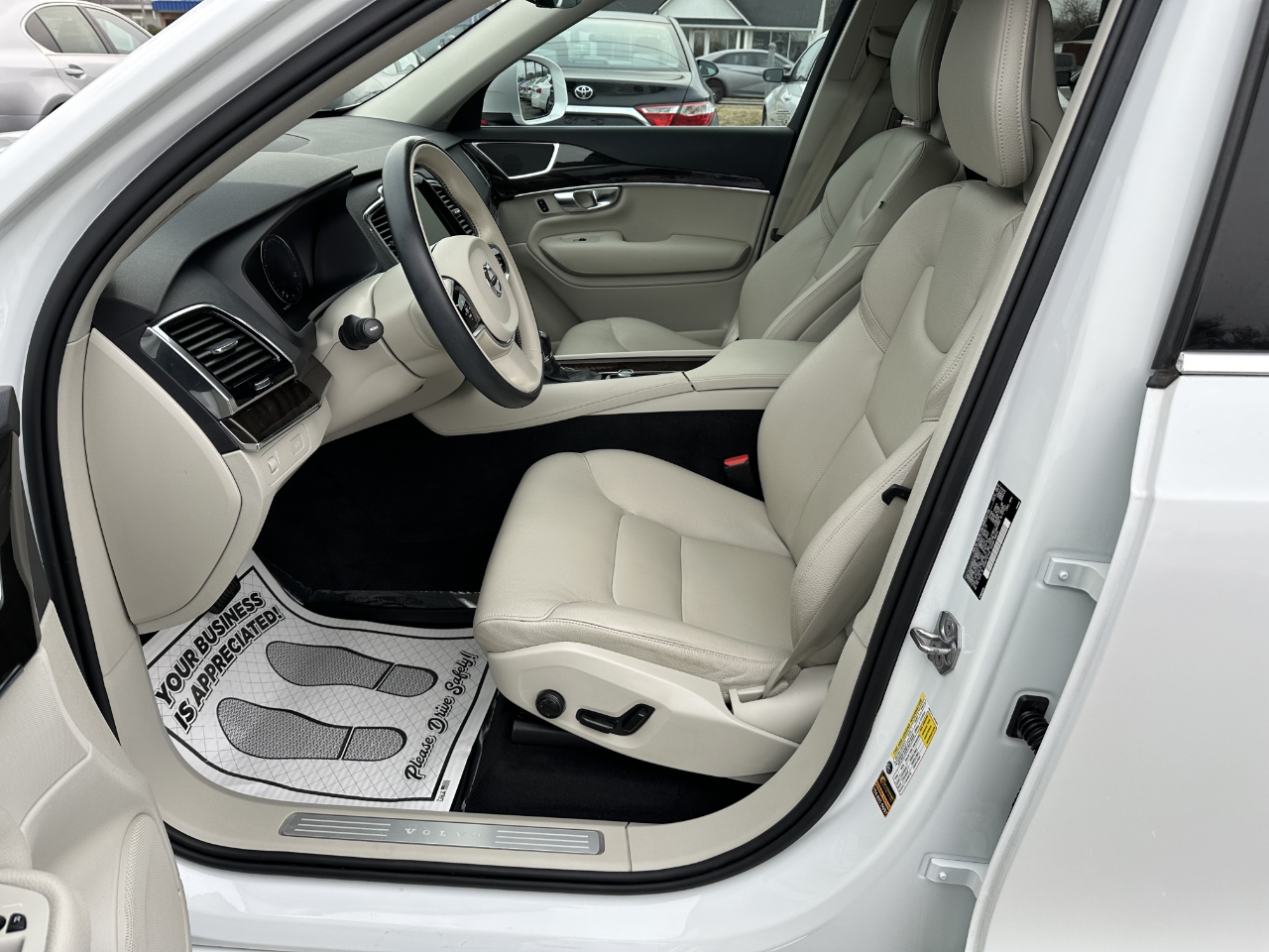 Volvo XC90 T6 Momentum AWD 2018