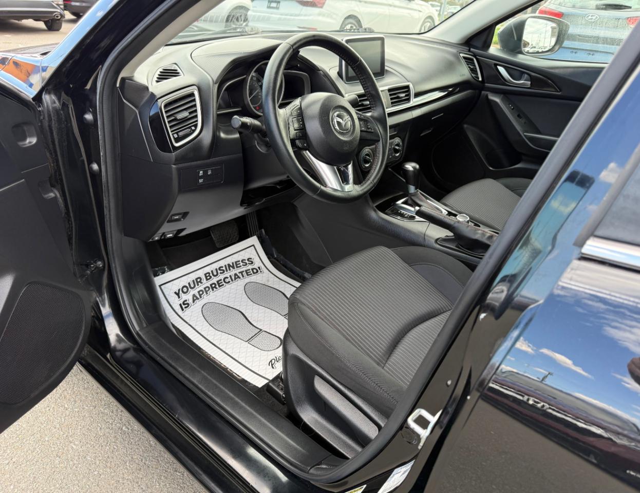 Mazda MAZDA3 i Touring AT 4-Door 2015