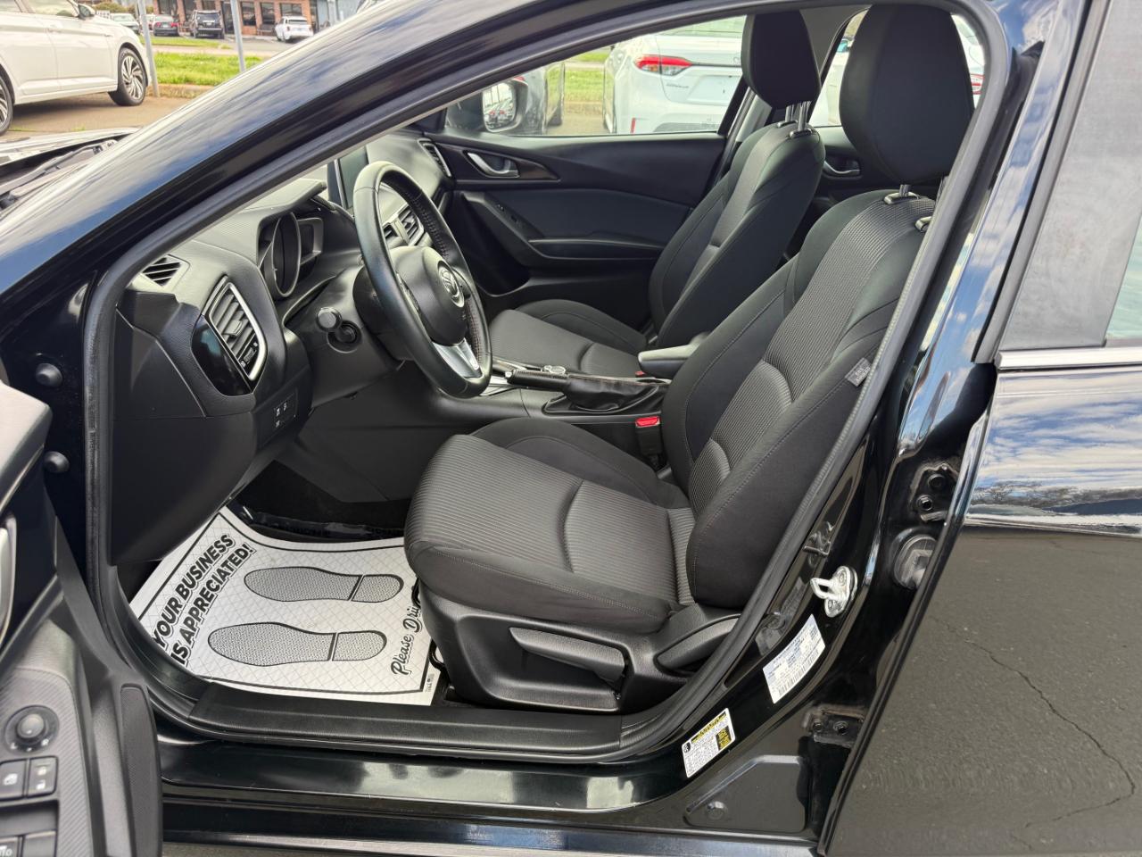 Mazda MAZDA3 i Touring AT 4-Door 2015