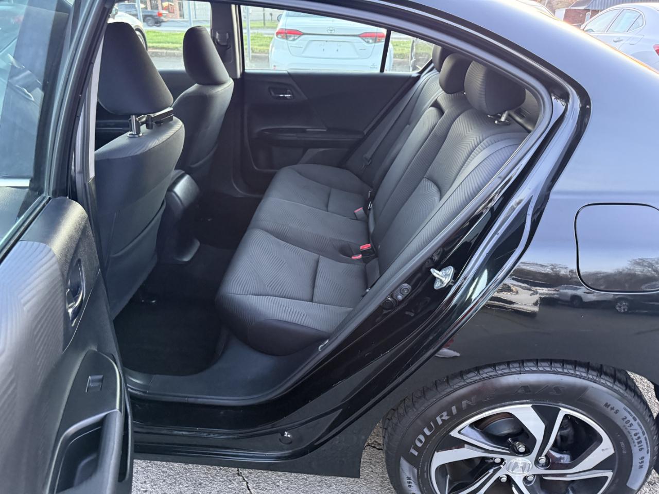 Honda Accord LX Sedan CVT 2016