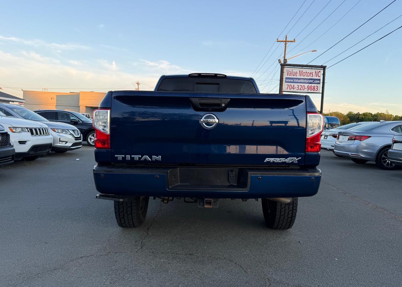 Nissan Titan  2017