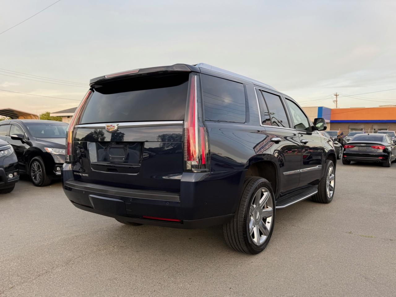 Cadillac Escalade Luxury 4WD 2017