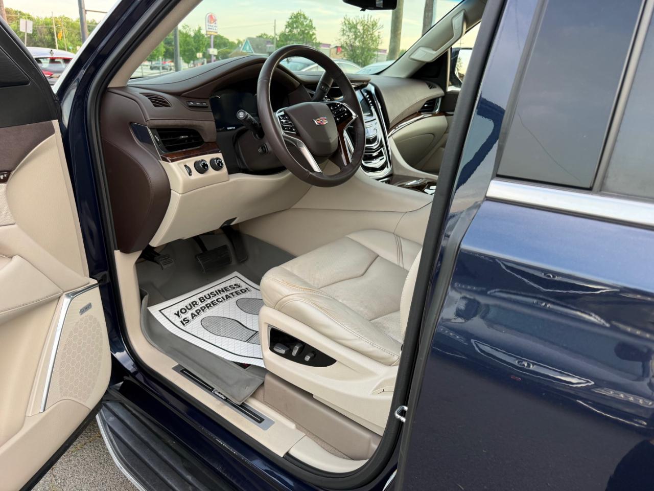 Cadillac Escalade Luxury 4WD 2017