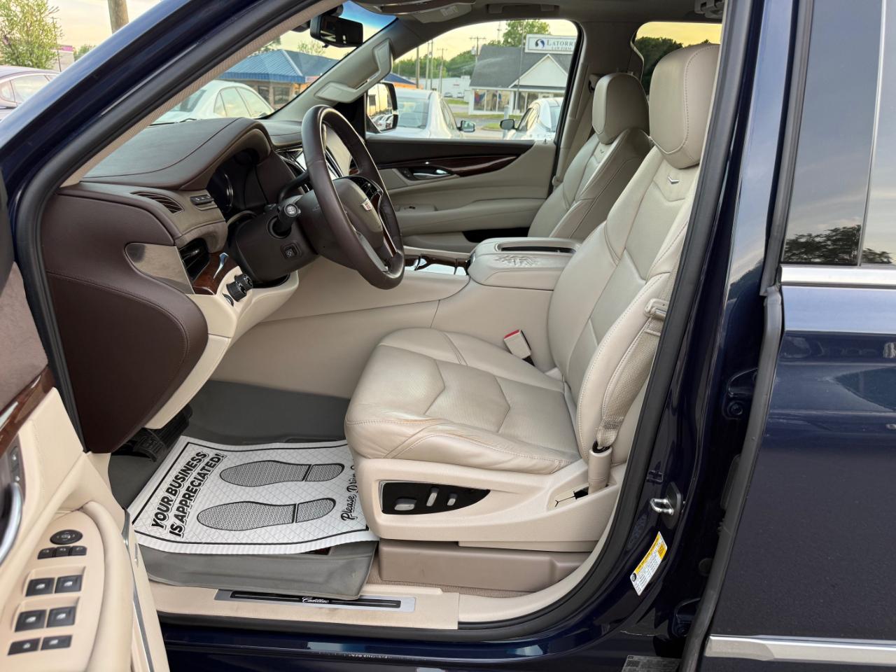 Cadillac Escalade Luxury 4WD 2017