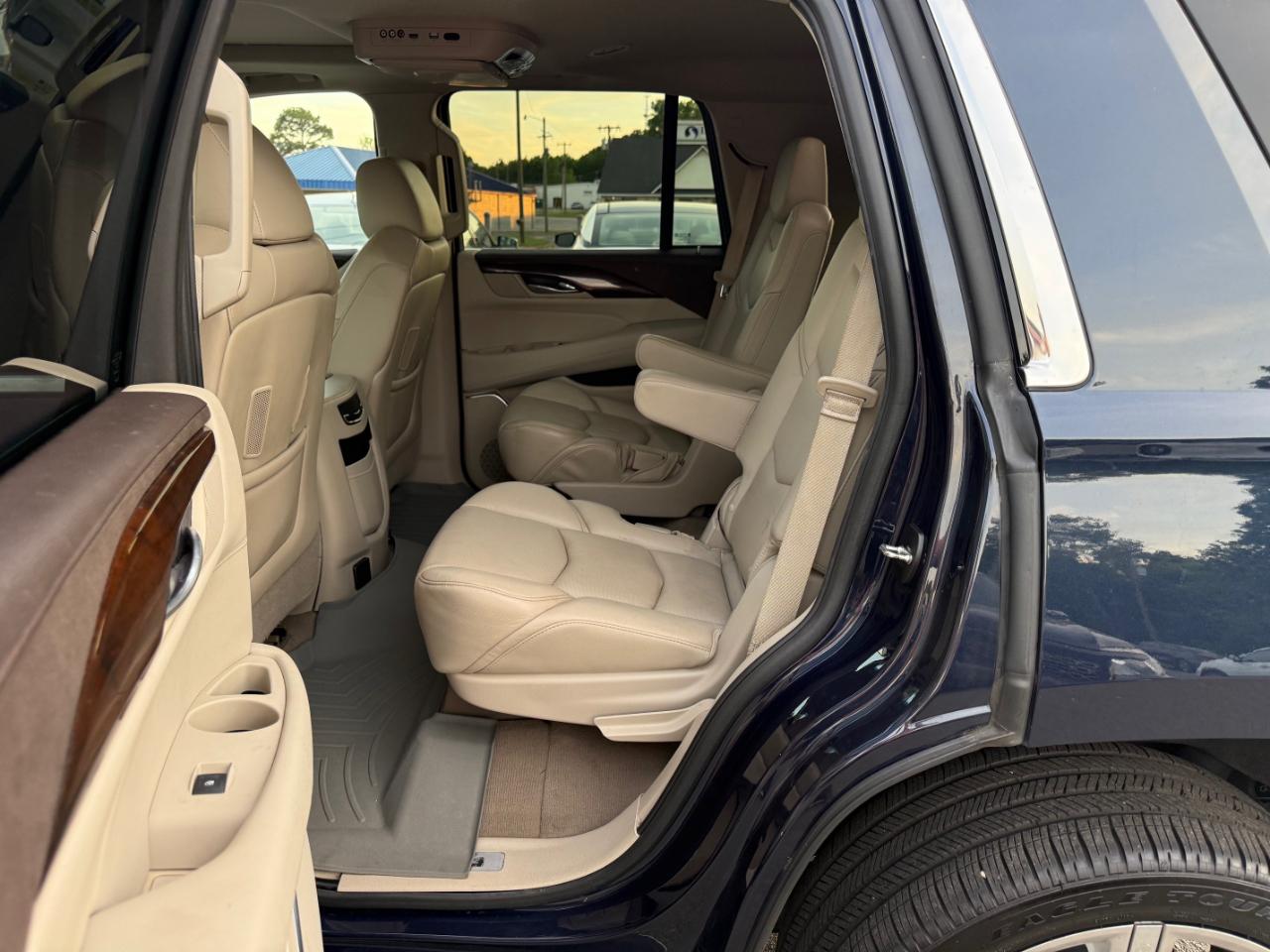 Cadillac Escalade Luxury 4WD 2017