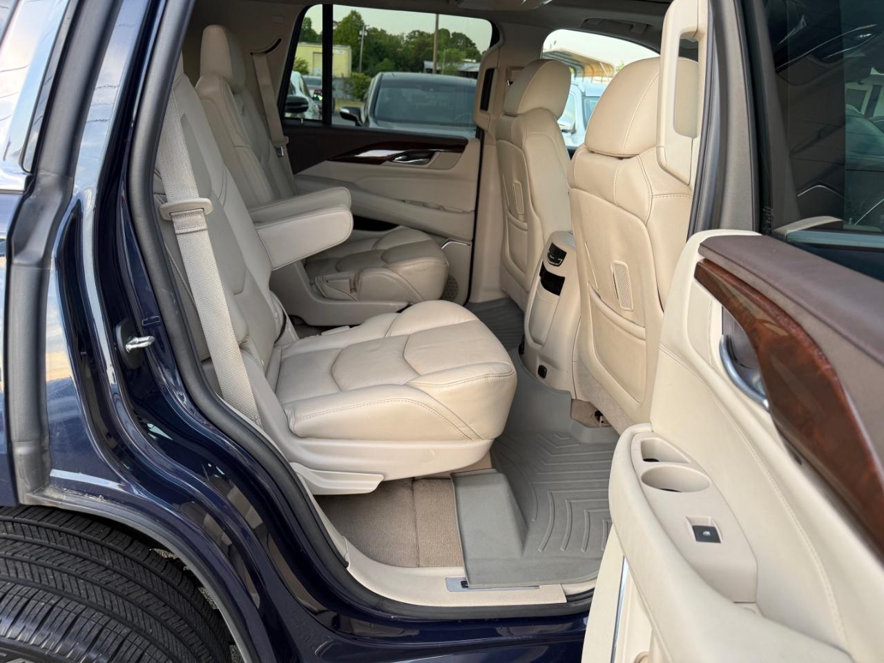 Cadillac Escalade Luxury 4WD 2017