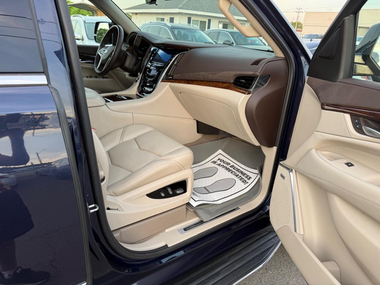 Cadillac Escalade Luxury 4WD 2017