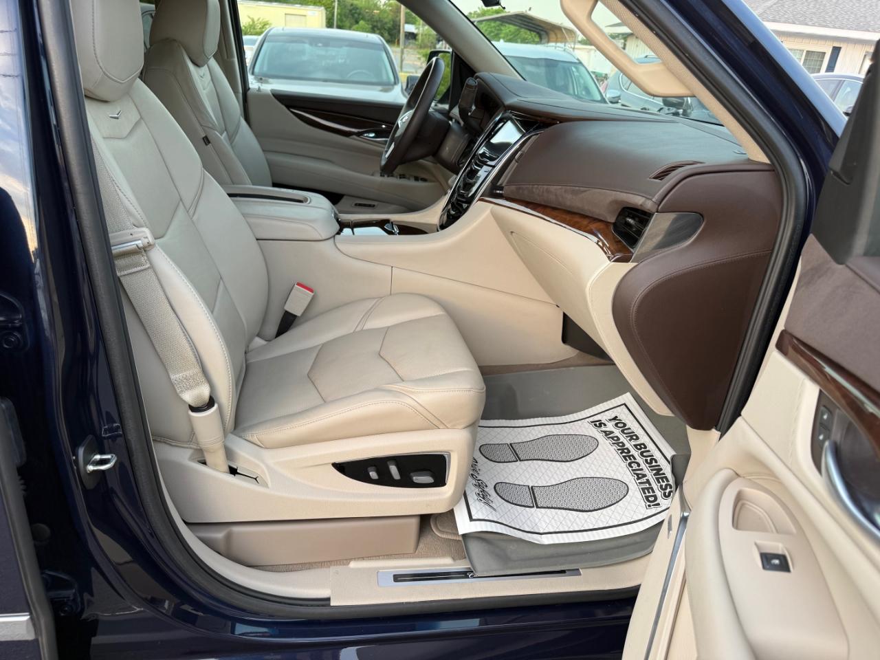 Cadillac Escalade Luxury 4WD 2017