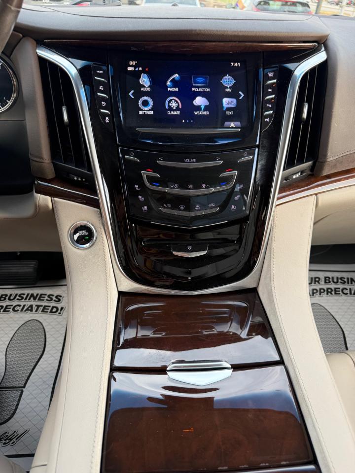 Cadillac Escalade Luxury 4WD 2017