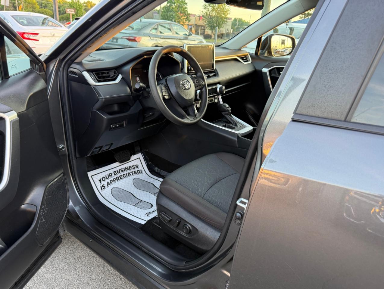 Toyota RAV4 XLE 2023