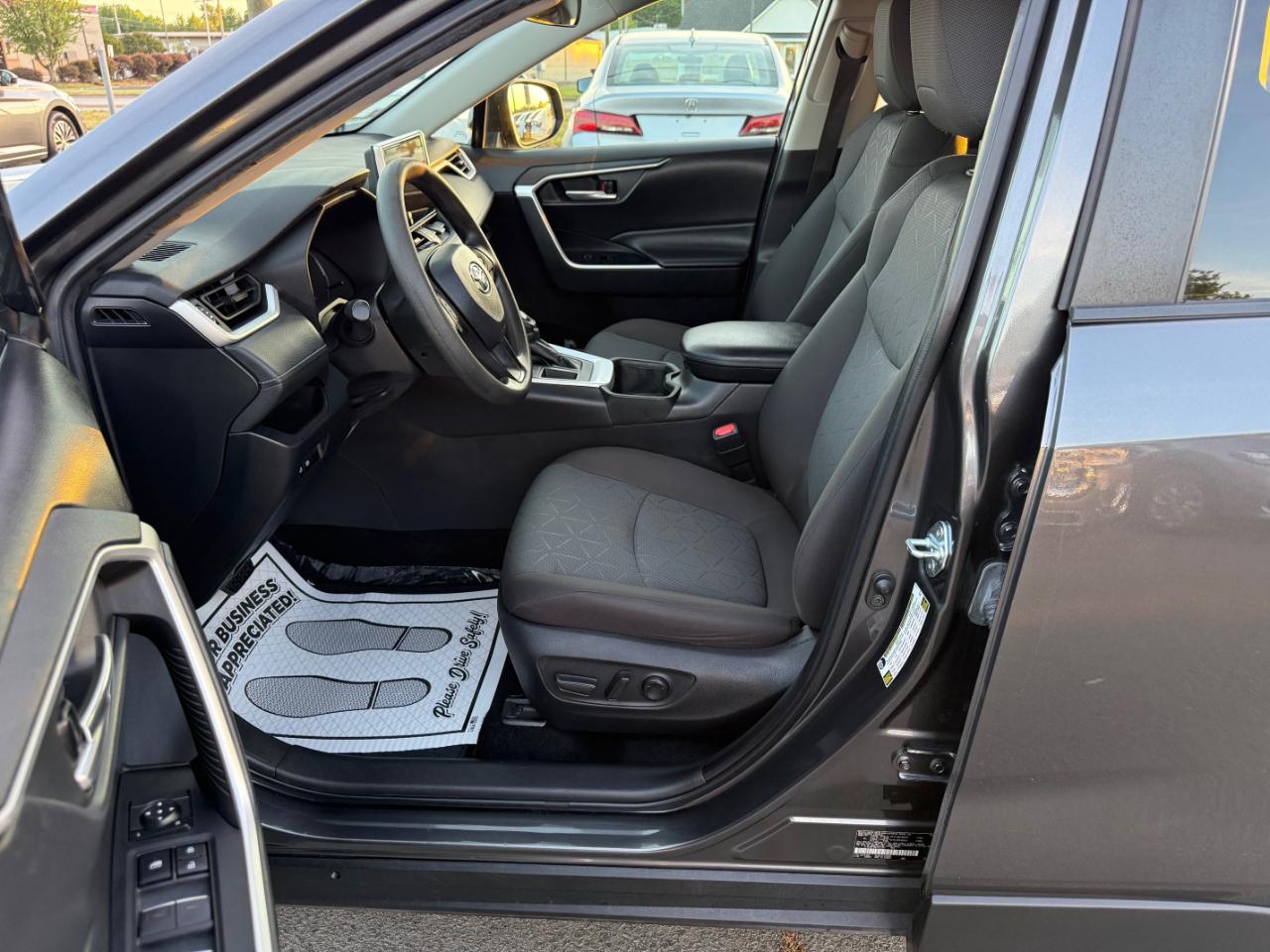 Toyota RAV4 XLE 2023