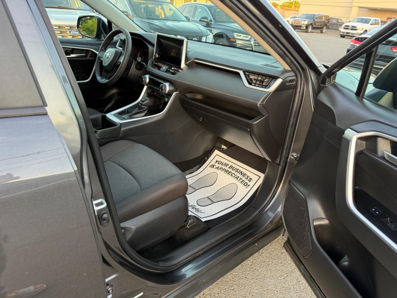 Toyota RAV4 XLE 2023