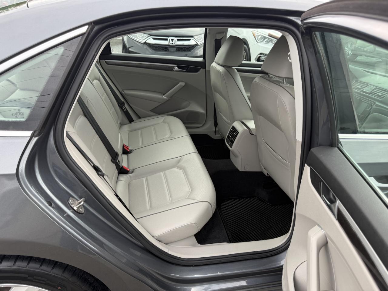Volkswagen Passat SE 2018