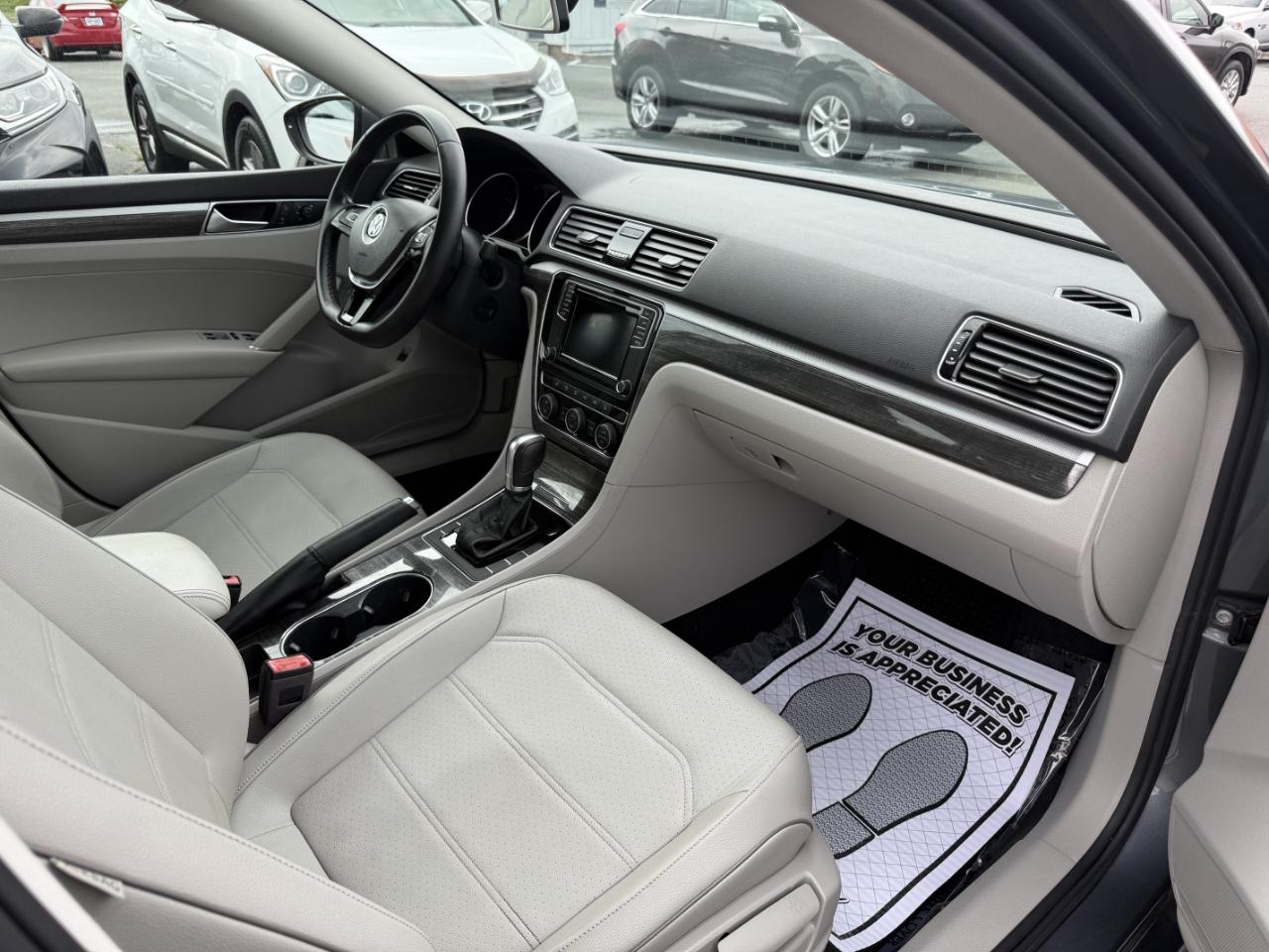 Volkswagen Passat SE 2018