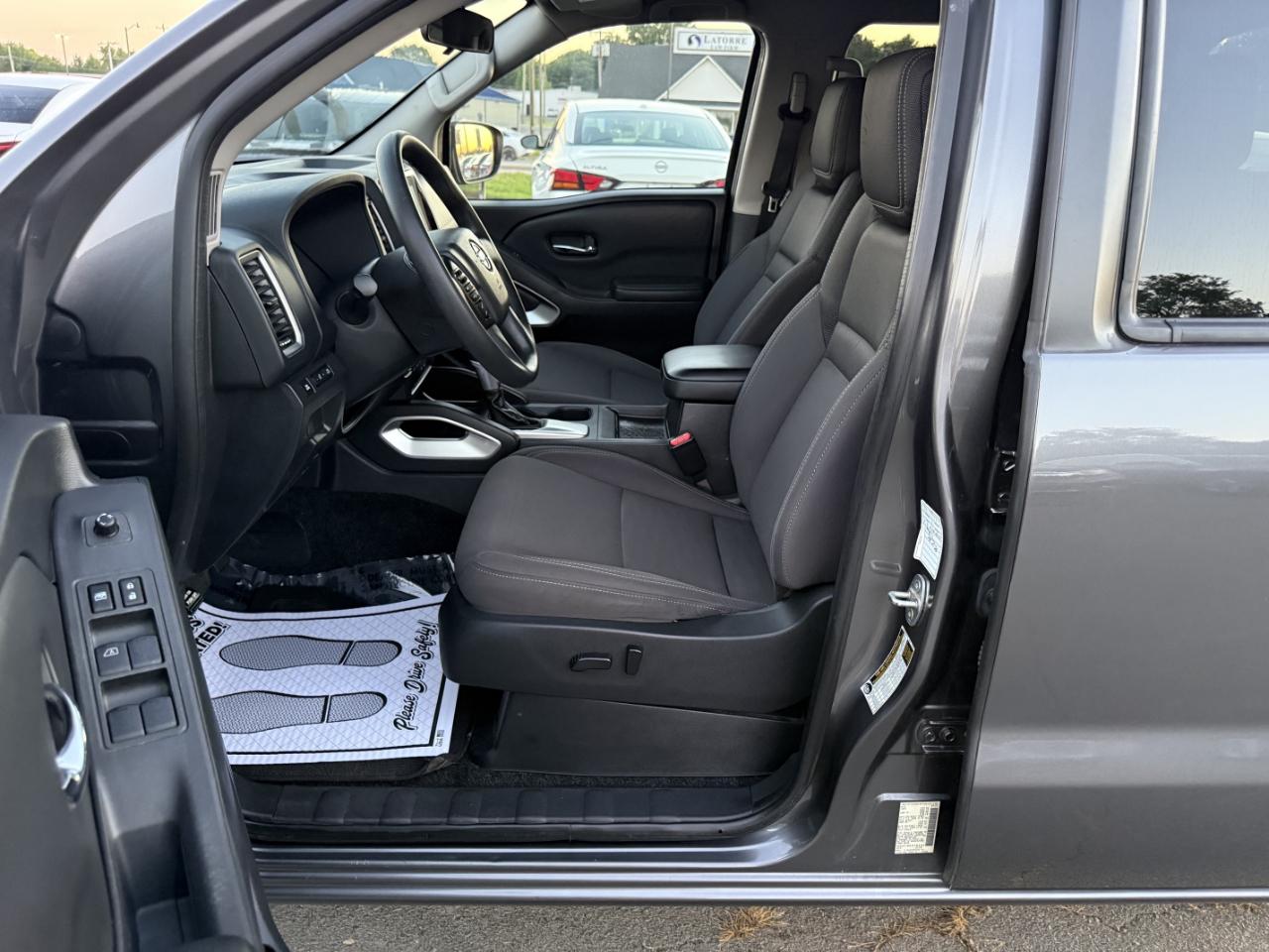 Nissan Frontier SV Crew Cab 2WD 2022