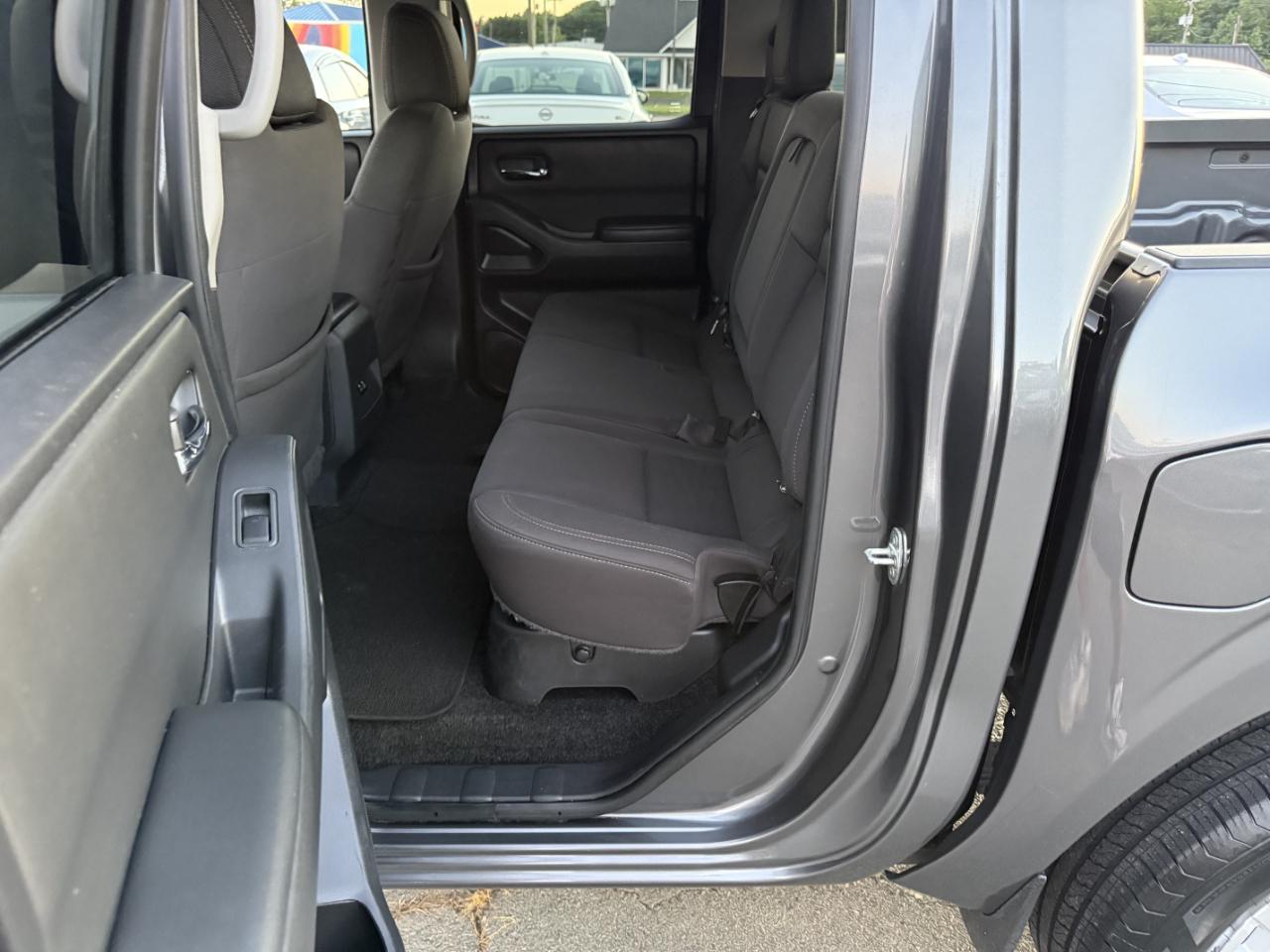 Nissan Frontier SV Crew Cab 2WD 2022