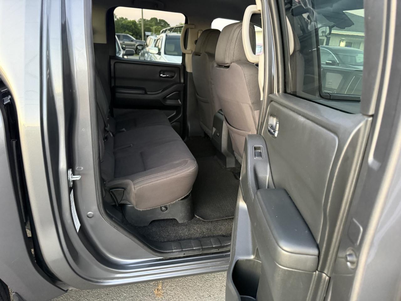 Nissan Frontier SV Crew Cab 2WD 2022