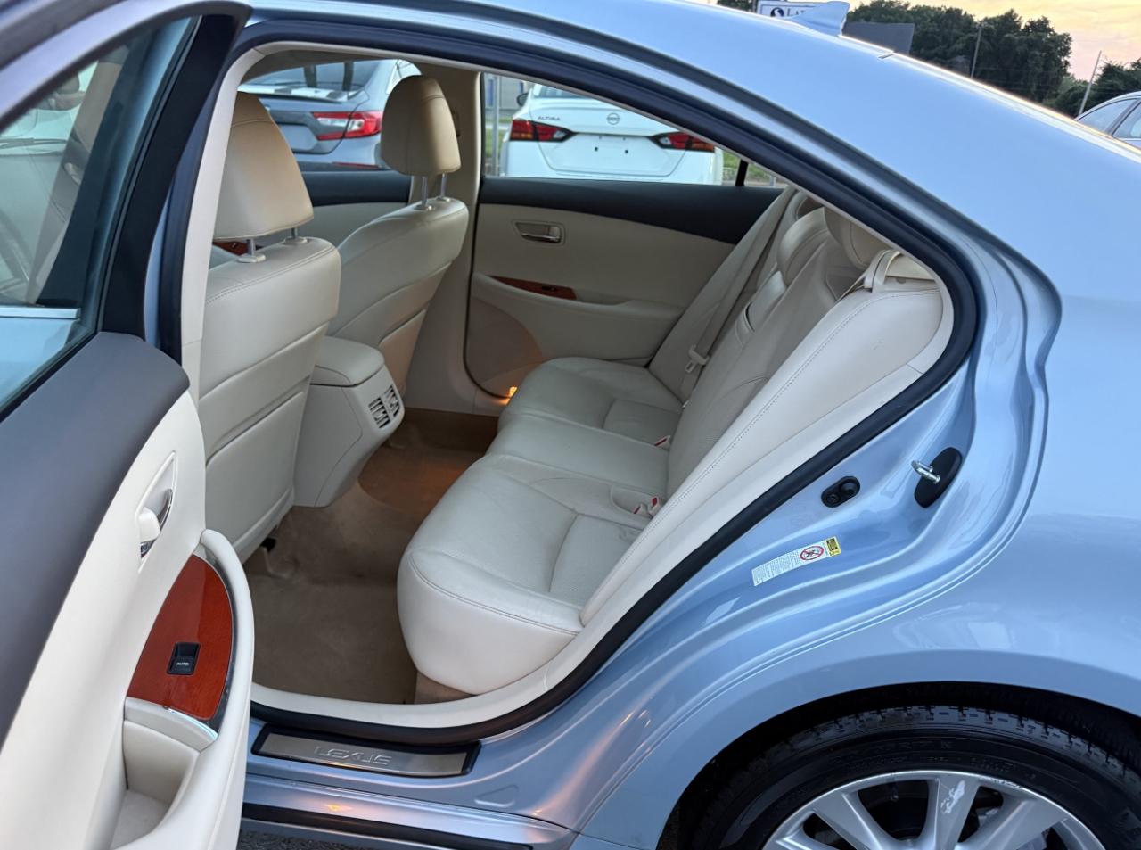Lexus ES 350 Sedan 2012