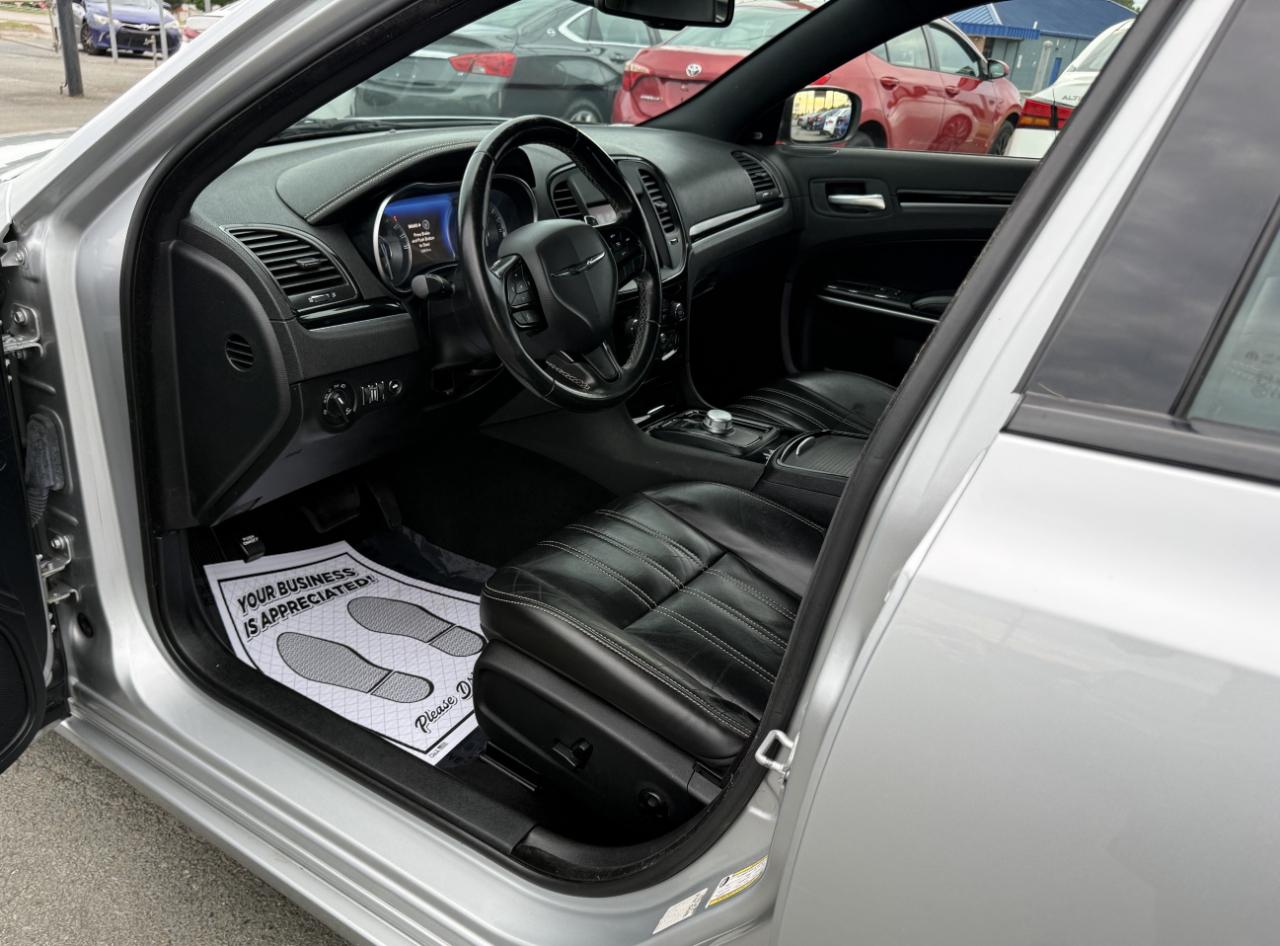 Chrysler 300 S V6 RWD 2021
