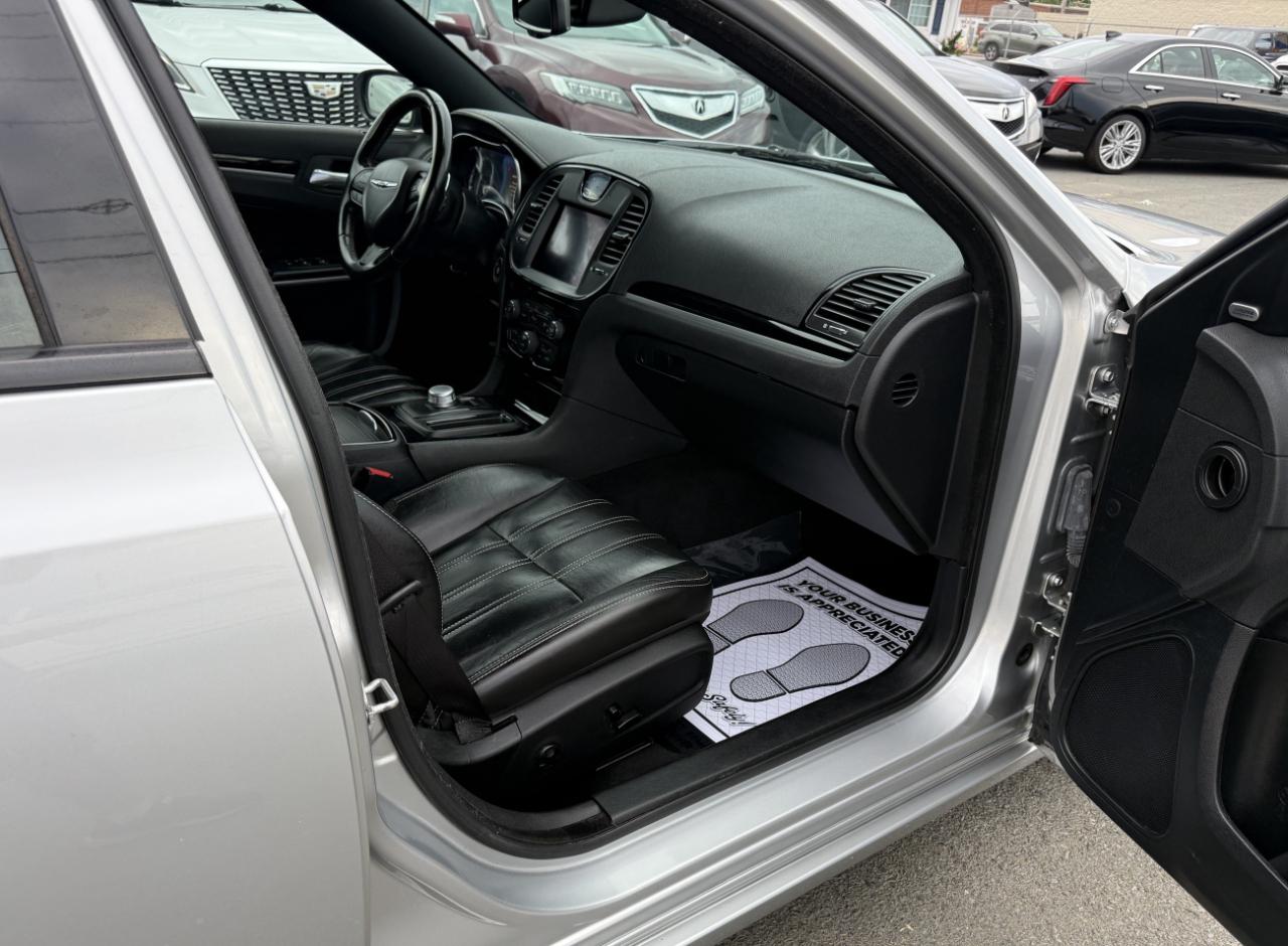 Chrysler 300 S V6 RWD 2021