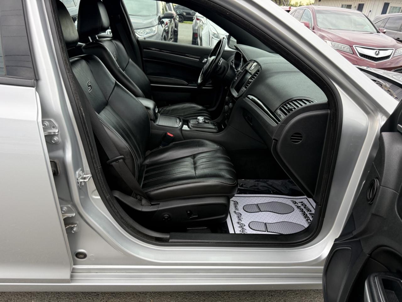 Chrysler 300 S V6 RWD 2021
