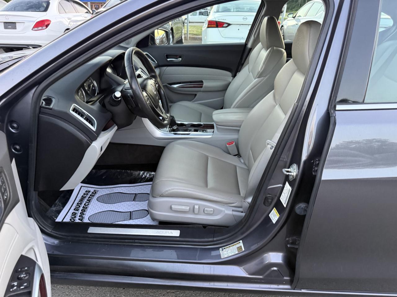 Acura TLX Base 2.4L 2017