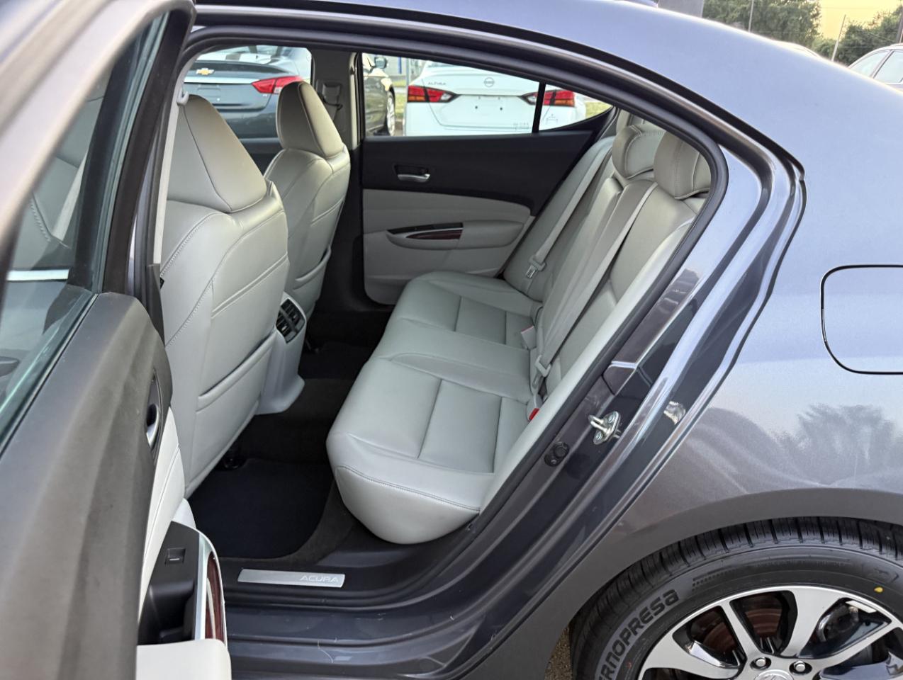 Acura TLX Base 2.4L 2017